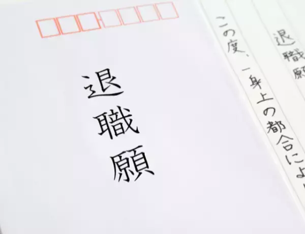 私「退職します」店長「やっとやめるんだ～」パワハラ店長に”辞表”を渡していると…→女性社員が登場…「あなたが辞める必要ないわ」