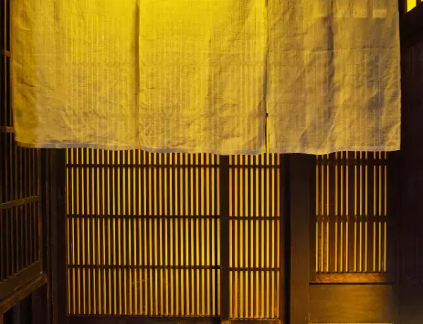 全席個室の飲食店で…店員「こちらです」客「え、ここ…？」次の瞬間…→隣の席から聞こえてきた“会話”に違和感を覚える…