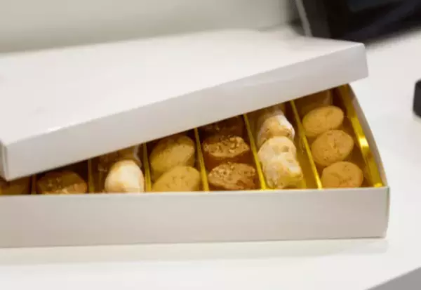 嫁に”賞味期限切れ”のお菓子を押しつける義母。魂胆を見抜いている娘の反撃に義母もタジタジ…！→「私が食べて何かあってもいいんだ？」