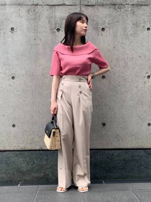 《夏のマストアイテム！》ヘルシーな肌見せなら【オフショルトップス】が正解♡