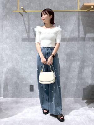 《夏のマストアイテム！》ヘルシーな肌見せなら【オフショルトップス】が正解♡