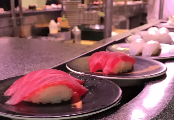 回転寿司で『高額な皿』を取り…ママ友「割り勘ってことで！」しかし直後⇒ママ友の息子の【まさかの行動】に…ママ友「え？」