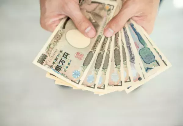 夫に”10万円”を渡すも…2週間で消えた！？妻「どういうこと？」⇒後日、夫の『お金の使い道』が判明し…絶句！