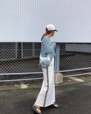 売り切れる前に急げーッ！！【GU】くしゅくしゅ感が可愛い♡「シルバーバッグ」って？