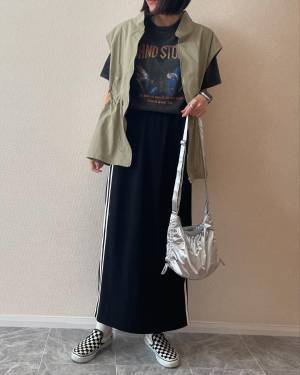 売り切れる前に急げーッ！！【GU】くしゅくしゅ感が可愛い♡「シルバーバッグ」って？