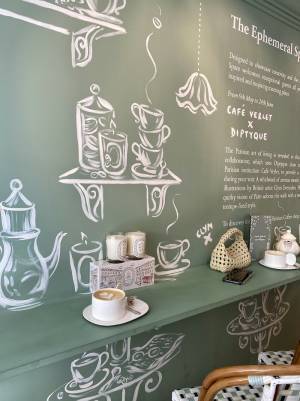 【ロンドンスナップ】狙うべきはこのフォルム！ コーデに切れ味を加える「レクタングルバッグ」に注目