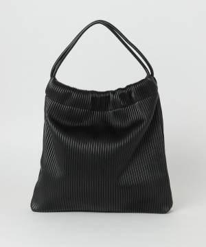 シーズンレスで活躍！ ワンポイントにしたい【プリーツバッグ】♡