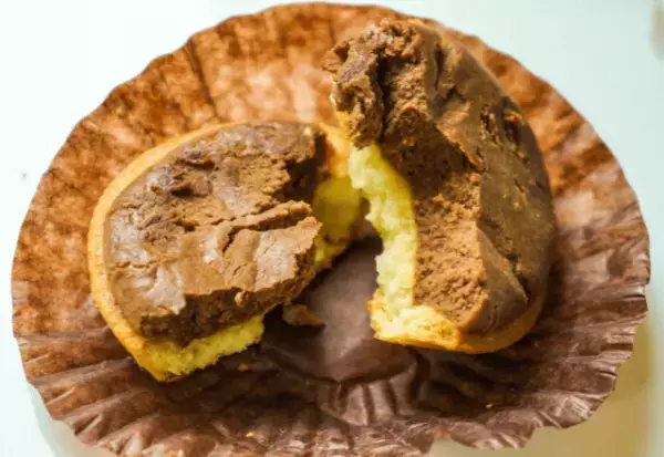 【お弁当はパン1個だけ！？】遠足で…「パパは忙しいから」父が用意した”お弁当”に悲しむ女の子だが…話を聞いた『友達の行動』で事態が急変！？