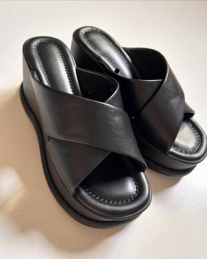 すぐに近くの【ユニクロ】に駆け込めーッ！ 夏に向けて買いたい♡「おすすめアイテム」