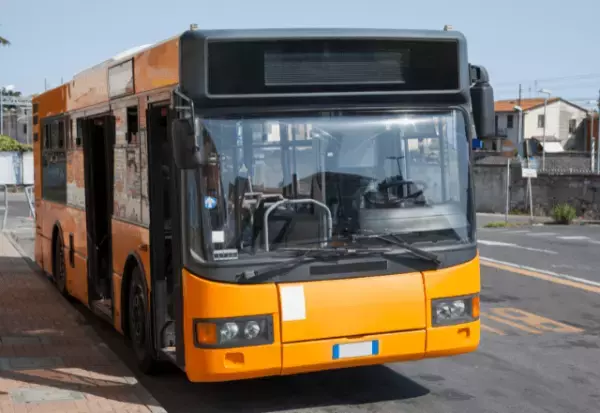 バスに荷物を預けると…男「俺のカバンだろ！なに触ってんだ！」私「えっ」⇒しかし次の瞬間、運転手「お客様…」異変に気づく！？