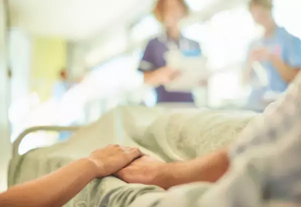 弟が”意識不明”で倒れた！？急いで病院に向かうと…医者「脳や心臓は無事です…」⇒しかし、医者が【続けて放った言葉】に…顔面蒼白…