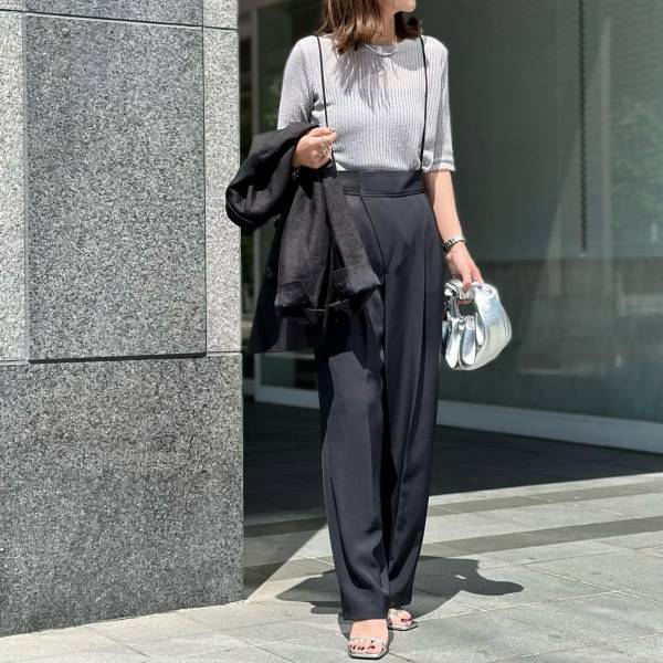 《インスタフォロワー24.3万人！？》【人気インフルエンサー】の「最旬大人コーデ」って？