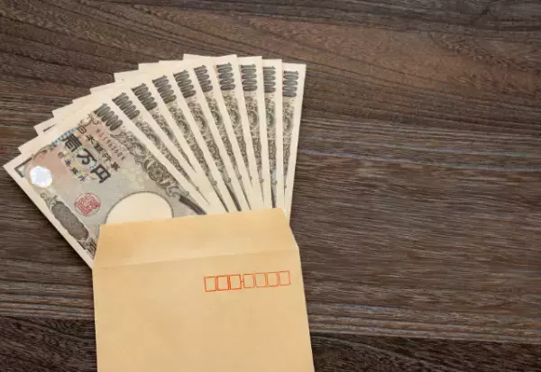 夫に『10万円』を渡したら…2週間で使い果たした！？妻「どういうこと？」⇒夫の【お金の使い道】を調べた結果…絶句