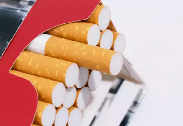 夫「タバコ吸い始めたの？」妻「そ、そんなわけ…」しかし、妻がなぜか“タバコ臭い”…⇒直後、洗面所で【目を疑うモノ】を発見する！？