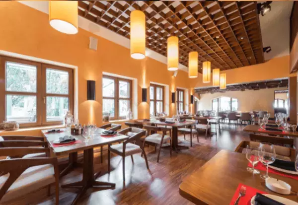 レストランで『行列を2時間』待つと…店員「空気読めよな」客「え…」⇒直後、店主の【卑劣な言葉】に絶句…