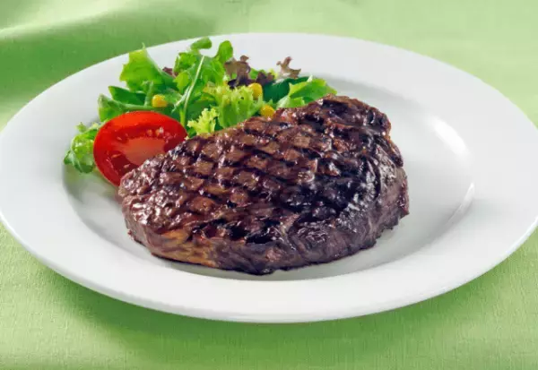 高級レストランで…女性客「貧乏くさい人がいると食事がまずくなるわ」私「…」⇒しかし直後【店員の計らい】に大感謝！