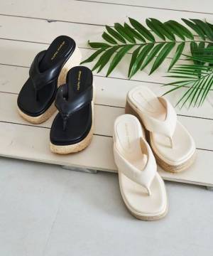 《今季、狙うべきは？》今からチェックしておきたい♡【最旬サンダル】