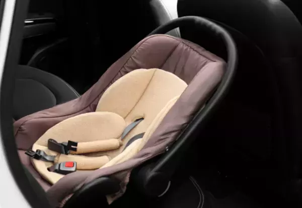 友人の出産祝いで…「4万円のベビーシートだから1人1万円！」友人たちでお金を出し合ったはずが…その後『まさかの犯行』が明らかに…！？