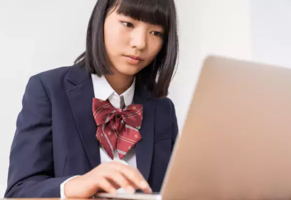 入学式前…娘の制服を取りに行くが『引き渡し済み』！？店員「申し訳ございません」⇒しかし半年後、店員が来訪し【予想外のコト】を伝える！？
