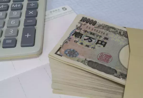 義母「息子をATM扱いする最低な嫁」嫁を土下座させるが…⇒直後「年収2000万円…？」義母は顔面蒼白に！