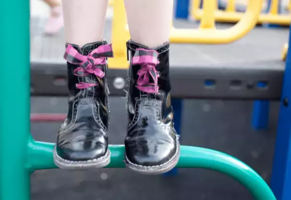 娘の靴を褒めてくれたママ友　嫌な予感が的中し勝手に靴を持ち帰っていたママ友の非常識な言動にドン引き