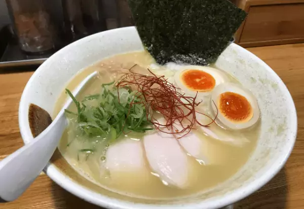 ラーメン屋で…店主「女が1人でラーメン（笑）」客「えっ…私のこと？」⇒直後、店主が【耳を疑う一言】を放ち…客「はぁ！？」