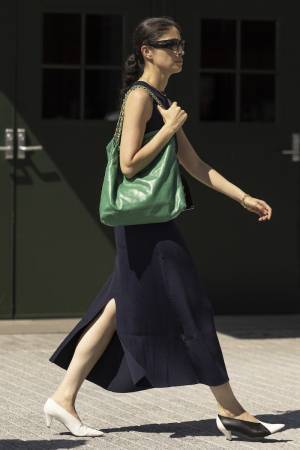 夏を楽しむ！ 「サマーバッグ」投入で軽やかなポジティブスタイルへ【ストリートスナップ】