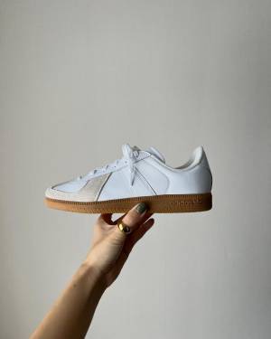 ＜人気ブランドで厳選！＞ 大人カジュアルが叶う♡【白スニーカー】