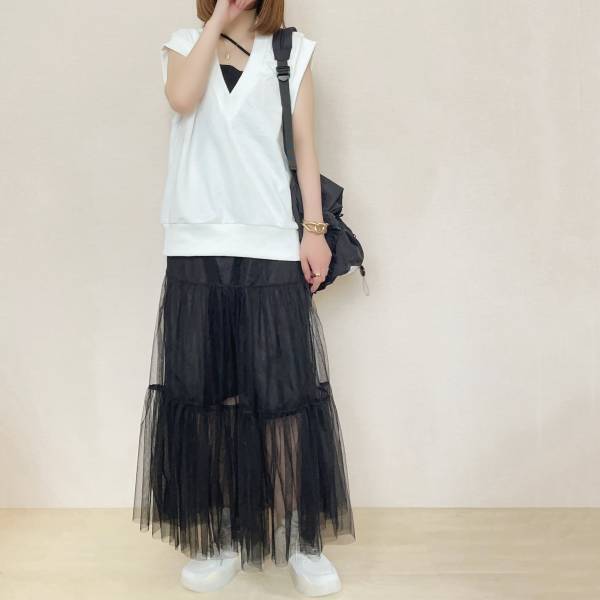 トレンド感UPを狙える！【しまむら】「ライン入りチュールスカート」