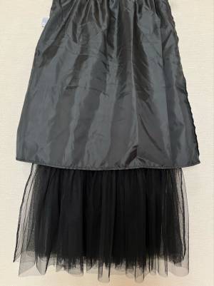 トレンド感UPを狙える！【しまむら】「ライン入りチュールスカート」