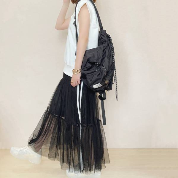 トレンド感UPを狙える！【しまむら】「ライン入りチュールスカート」