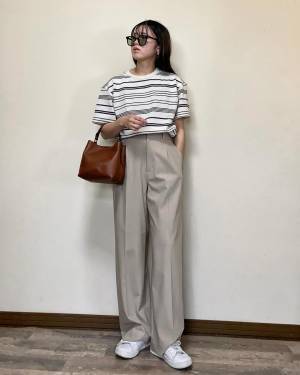 今季は『ベージュ』が可愛い♡【ユニクロ】カジュアルもきれいめも◎「タックワイドパンツ」