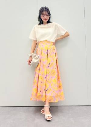 こりゃ可愛い♡ 上品コーデに決まる【花柄アイテム】が優勝！