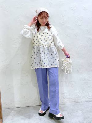 こりゃ可愛い♡ 上品コーデに決まる【花柄アイテム】が優勝！