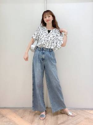 こりゃ可愛い♡ 上品コーデに決まる【花柄アイテム】が優勝！