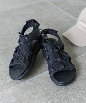 長く履くなら“黒”一択！ この夏、狙いたい【ブラックサンダル】♡