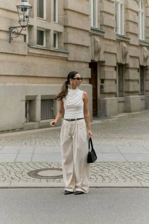 コンテンツクリエイター・ベラさんのシックでフェミニンなスタイル