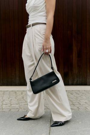 コンテンツクリエイター・ベラさんのシックでフェミニンなスタイル