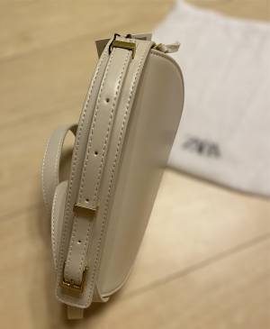 旬なフォルムに惹かれる♡【ZARA】淡色「ショルダーバッグ」