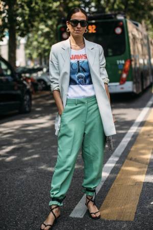 「プリントT」で夏ルックをキャッチーに！ カジュアルを垢抜けさせる方法【ストリートスナップ】