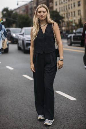 「ジレ × パンツ」のセットアップがあれば、着映えサマールックは簡単！【ストリートスナップ】