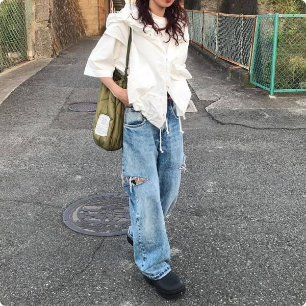 『雨の日』は何着る？ おしゃれ & 快適な【梅雨コーデ】をチェック！