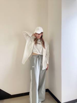 プチプラ嬉しい！【SHEIN】アイテムを使った「ブロークコアスタイル」