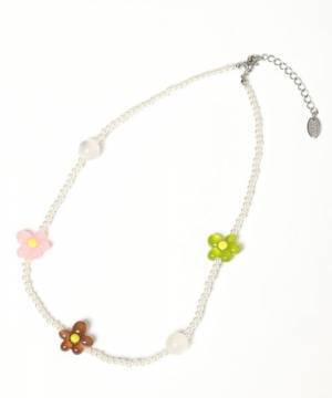 【フラワーアクセ】で顔周り華やか♡ 完売前に欲しい「夏っぽアクセ」