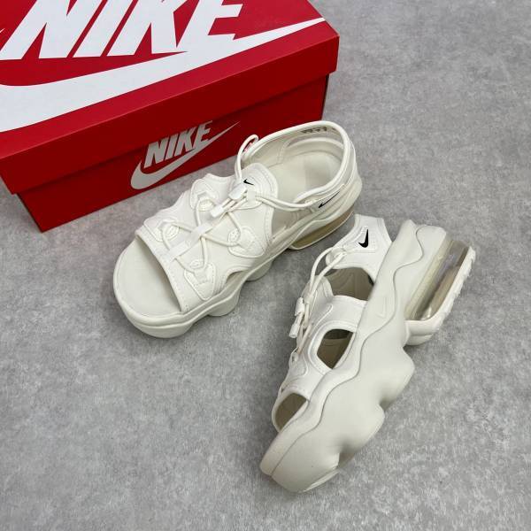 2足目ゲット！！【NIKE】履きやすくて疲れにくい「エアマックスココ」