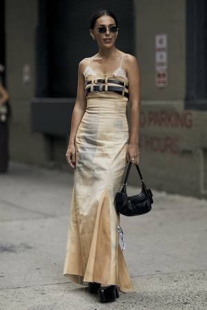 「キャミソール」なら涼やかでフェミニン♡ お洒落賢者のコーデ術【ストリートスナップ】