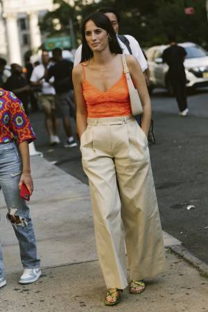 「キャミソール」なら涼やかでフェミニン♡ お洒落賢者のコーデ術【ストリートスナップ】