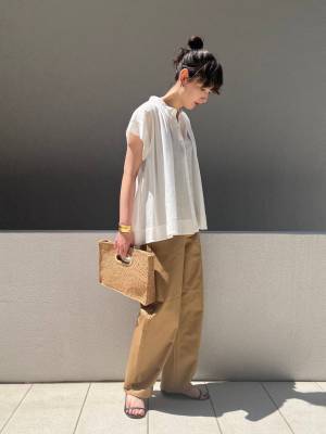 華やか＆高見え！【ゴールドアクセ】が主役の「大人の夏コーデ」