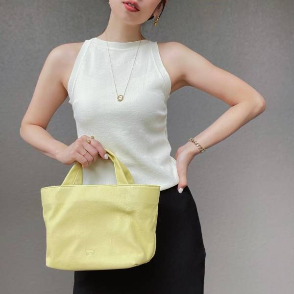 華やか＆高見え！【ゴールドアクセ】が主役の「大人の夏コーデ」