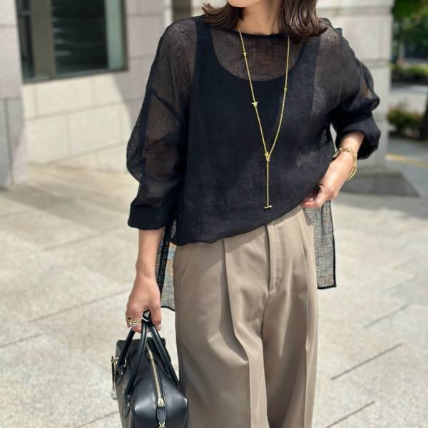 華やか＆高見え！【ゴールドアクセ】が主役の「大人の夏コーデ」